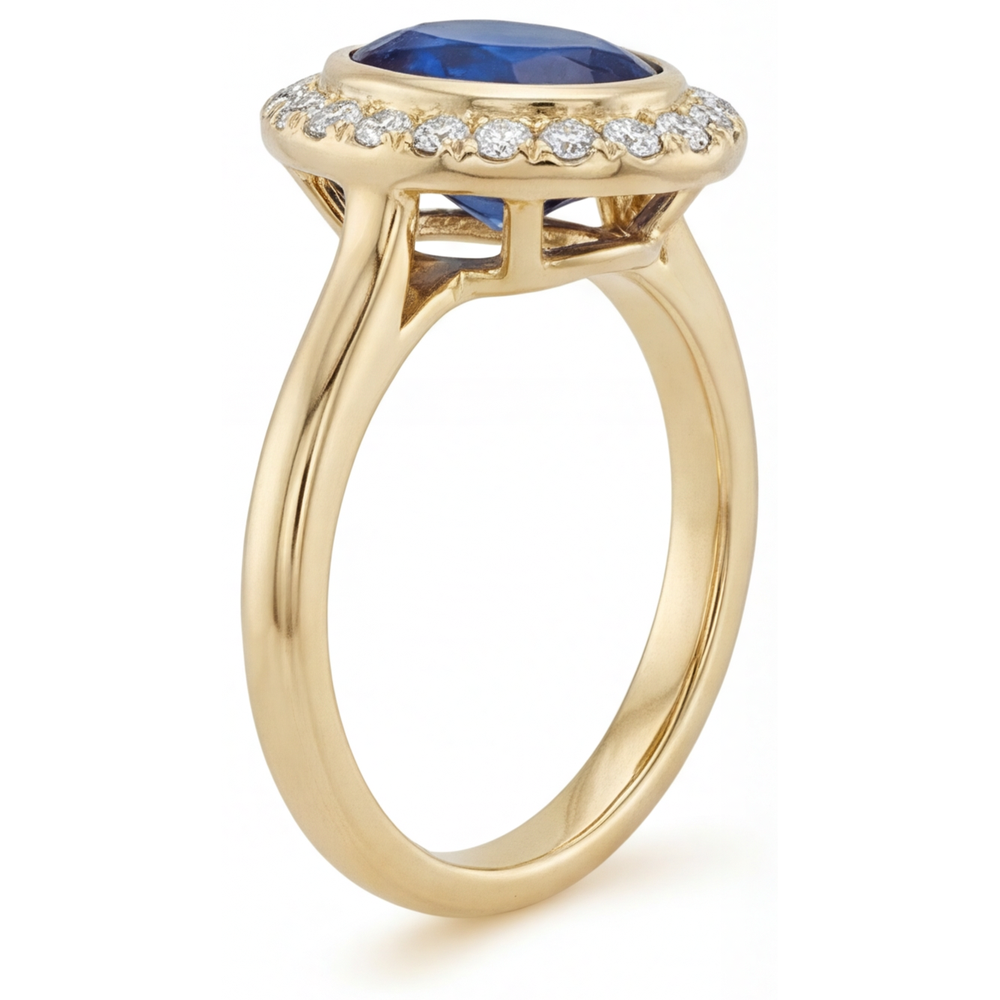 Saphir Bleu Royal Taille Ovale Bague Pierre de Couleur en Or 14K Jaune – vue d'angle