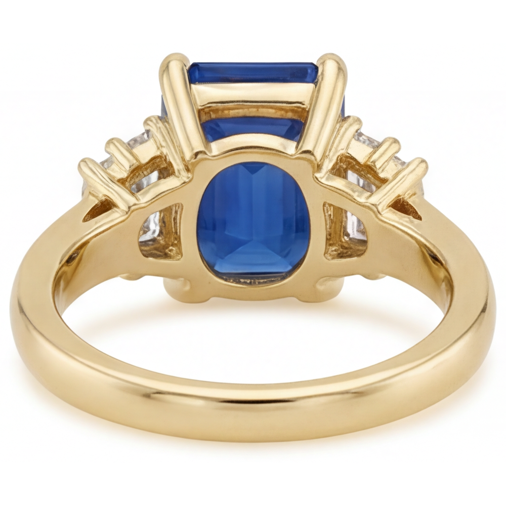 Saphir Bleu Royal Taille Émeraude Bague Pierre de Couleur en Or Jaune 14 Carats – vue de profil