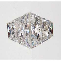 Paire de diamants naturels extraits de la terre, étincelants, de taille trapèze, couleur G et SI, d'un carat chacun.