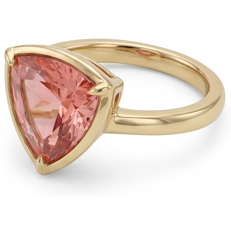 Bague Solitaire Saphir Padparadscha Naturel Taille Trillion 2,5 Carats en Or Jaune 14 Carats