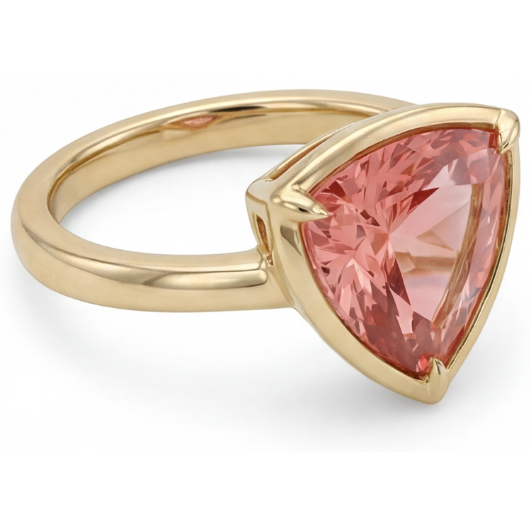 Bague Solitaire Saphir Padparadscha Naturel Taille Trillion 2,5 Carats en Or Jaune 14 Carats
