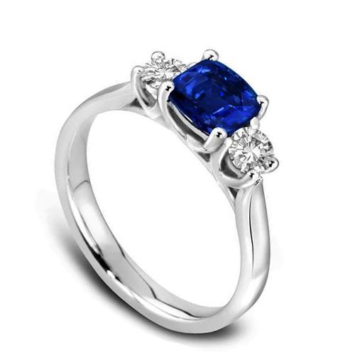 1.90 ct coussin et bague en or avec saphir bleu de ceylan et diamants taille ronde