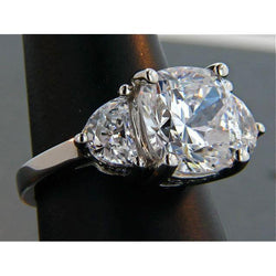 2.15 carats. Bague De Fiançailles Royale Diamant Coussin Demi Lune Or