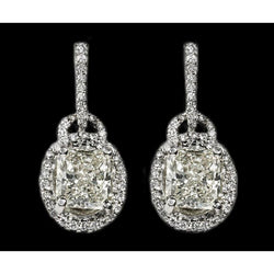 3.51 carats. Boucle d'oreille en or blanc avec diamants taille radiant