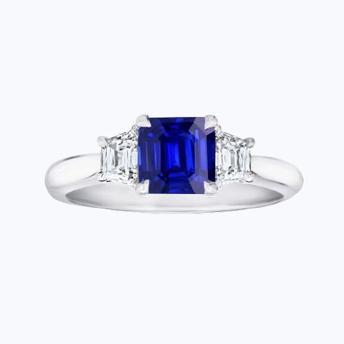 bague 3 pierres saphir bleu taille asscher & diamants trapèze 2 carats