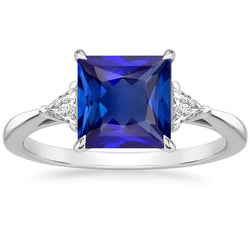 Bague 3 pierres saphir bleu princesse et diamants taille trillion 5.50 carats