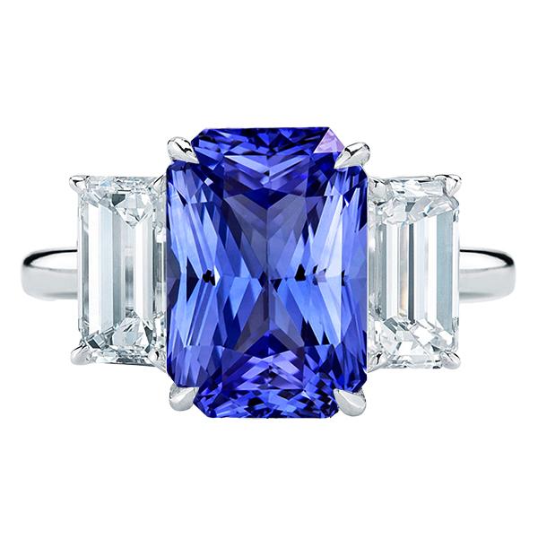 bague 3 pierres saphir bleu serti de diamants taille émeraude 5.50 carats