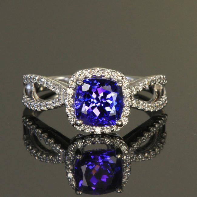 Bague Coussin Tanzanite Bleue Et Diamants 5.50 Carats Or Blanc 14K - HarryChadEnt.FR