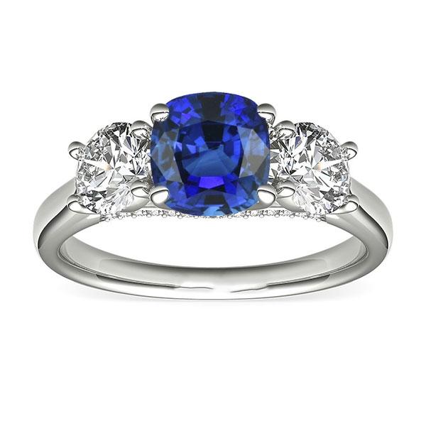 Bague Femme 3 Pierres Coussin Saphir Bleu & Diamants Ronds 2.50 Carats - HarryChadEnt.FR