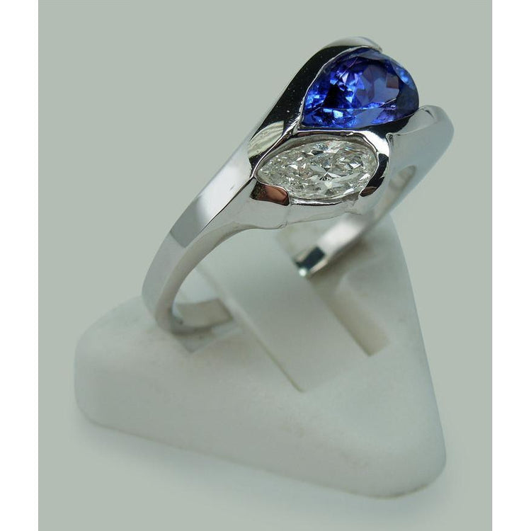 Bague Infinity Tanzanite et diamant en forme de poire 2.25 ct. Or 14K - HarryChadEnt.FR