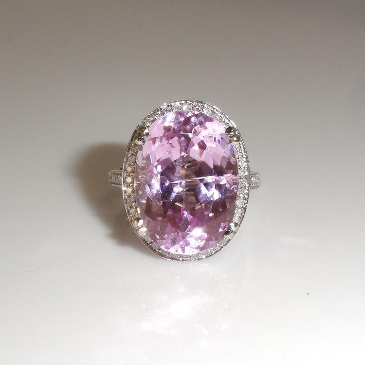 Bague Kunzite Rose Et Diamants Taille Ovale 22.50 Carats Or Blanc 14K - HarryChadEnt.FR