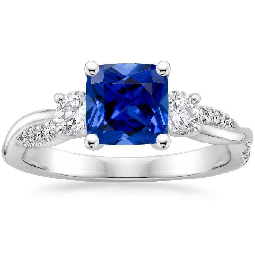 Bague Or 3 Pierres Style Coussin Saphir Bleu Avec Accents 2.75 Carats - HarryChadEnt.FR