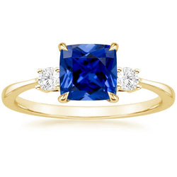 Bague Or Jaune 3 Pierres Diamant Et Coussin Saphir Bleu 2.50 Carats