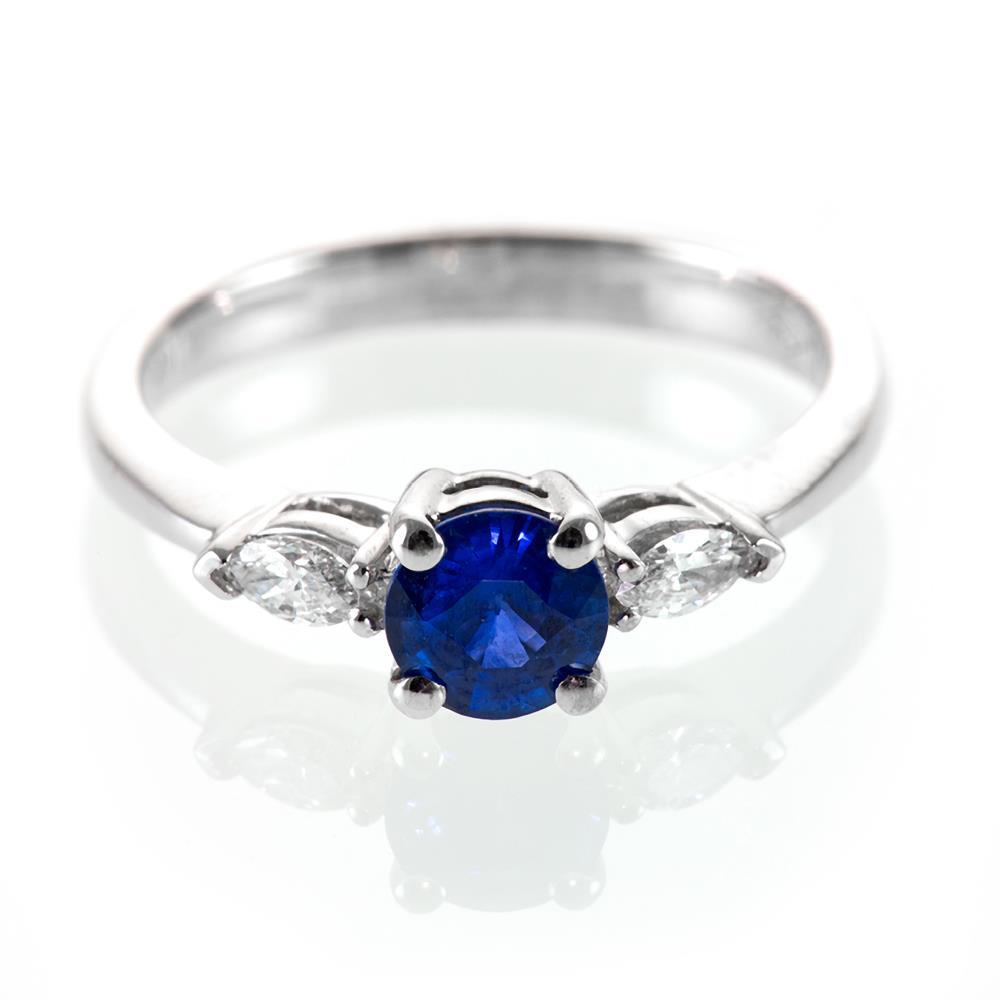 Bague Ronde & Marquise Ceylan Saphir Bleu Diamants Or Blanc 2.50 Ct - HarryChadEnt.FR