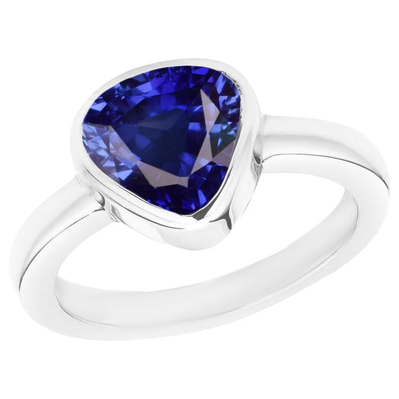 Bague Solitaire Trillion Saphir Bleu Sertie Lunette 2 Carats - HarryChadEnt.FR