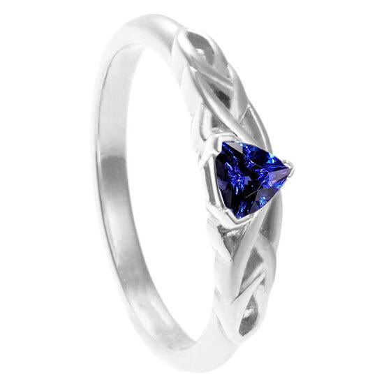 Bague Solitaire Trillion Style Vintage Saphir Bleu Foncé 0.50 Carats - HarryChadEnt.FR