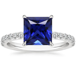 Bague avec accents solitaire saphir bleu et diamants 5.50 carat taille princesse