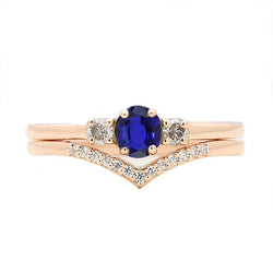Bague de mariage 3 pierres sertie saphir bleu avec bande de diamants 2 carats