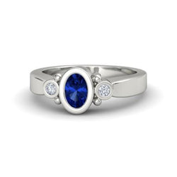 Bague en diamant avec saphir bleu de Ceylan sertie de lunette en or blanc de 1.70 carat 14k