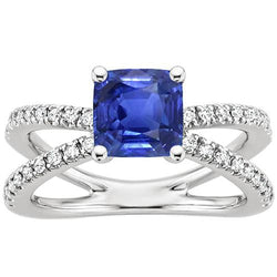 Bague en or avec saphir bleu et accents. tige fendue 2.75 carats
