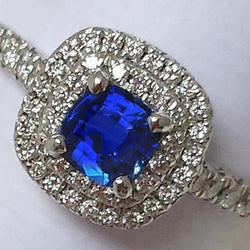 Bague en saphir bleu coussin 2 ct et diamants ronds halo en or blanc 14 carats