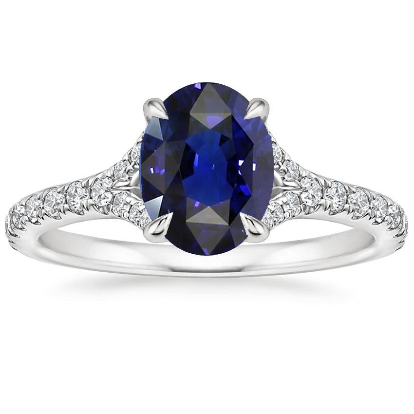 Bague ovale en pierre précieuse saphir bleu profond avec des bijoux d'accents 3.75 carats - HarryChadEnt.FR