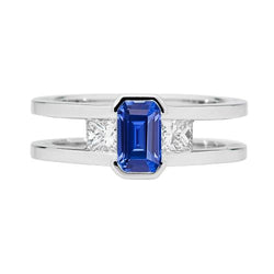 Bague princesse diamant 3 pierres émeraude saphir tige fendue 1.25 carats