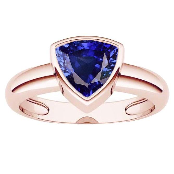 Bague solitaire en or rose 2 carats sertie lunette saphir bleu taille trillion - HarryChadEnt.FR