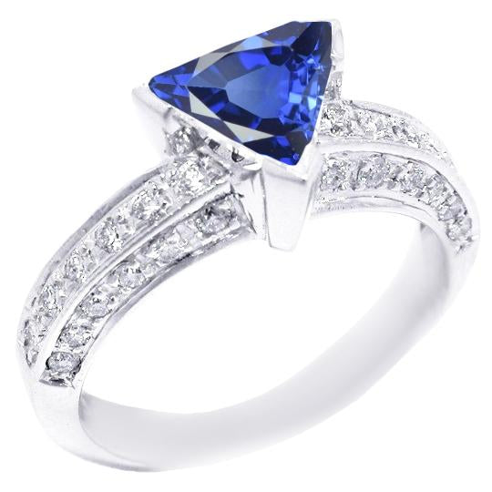 Bijoux en pierres précieuses Bague saphir trillion 3 carats avec diamants ronds - HarryChadEnt.FR