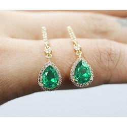 Boucle d'oreille pendante en forme de poire avec halo de diamants verts émeraude 7 carats YG 14K