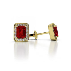 Boucles d'oreilles en rubis taille émeraude sertie de griffes de 5.10 carats avec diamants
