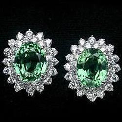 Boucles d'oreilles en saphir vert et diamants taille ovale halo de 2.60 carats