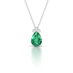 Collier avec pendentif en pierres précieuses vert poire. émeraude et diamants 6.30 ct. GT 14K