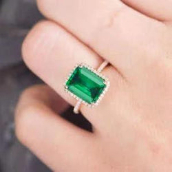 Émeraude verte taille émeraude de 6,50 carats avec alliance en diamant
