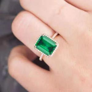 Émeraude verte taille émeraude de 6,50 carats avec alliance en diamant - HarryChadEnt.FR
