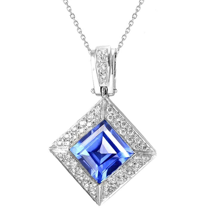 Halo Princess Collier pendentif saphir bleu clair avec diamants 4.75 quilates