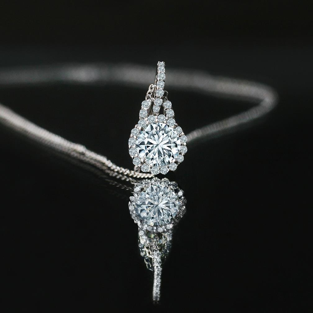 Pendentif de collier de diamants ronds de 1.27 ct avec halo en or blanc 14 carats - HarryChadEnt.FR
