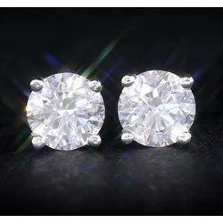 Puces d'oreilles en or blanc 1,50 carats et diamants